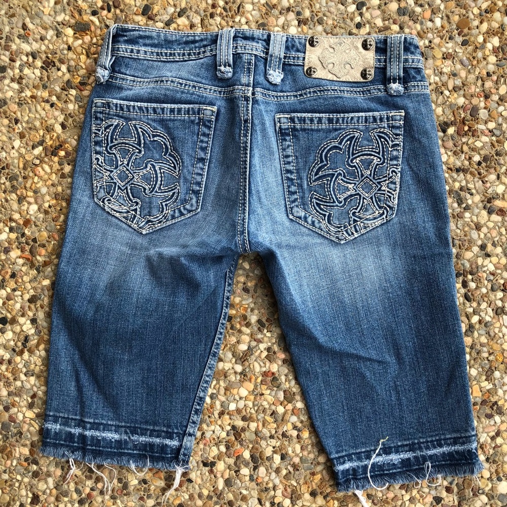 Miss Me cropped shorts size 28